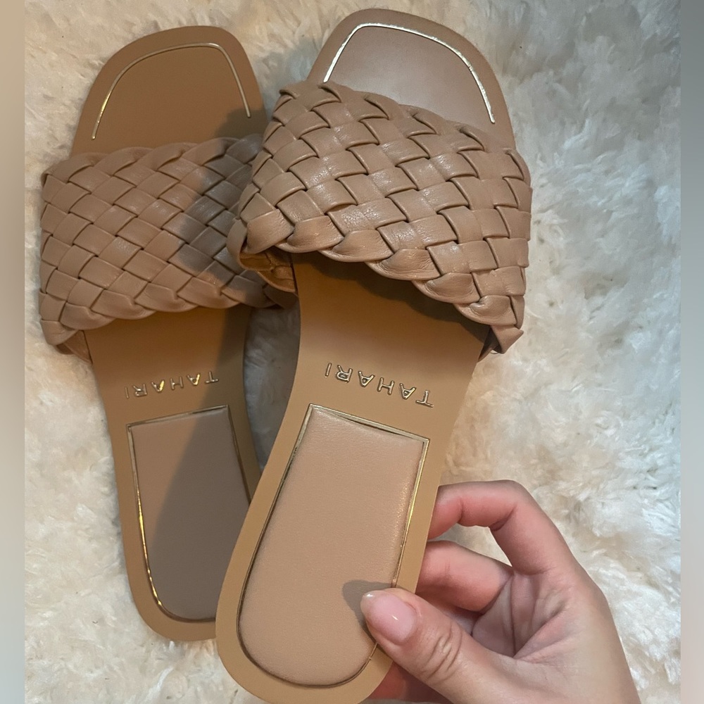 New Tahari tan sandals 8.5
